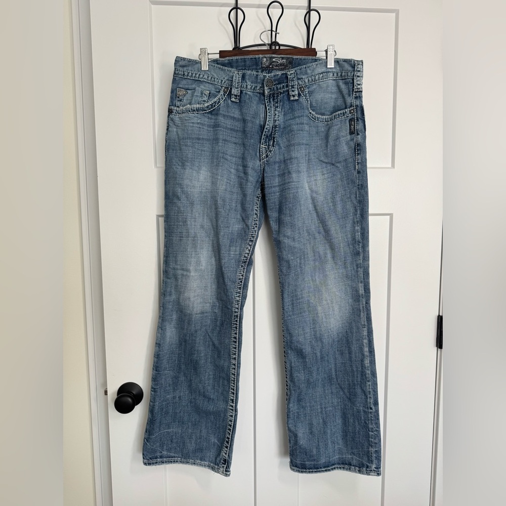 Men’s Silver Straight-Fit Relaxed Jeans. Light-washed denim. 36w 32 l